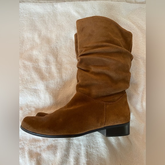 St John's Bay brown low heeled slouch leather suede boots size 7 M - Picture 7 of 9